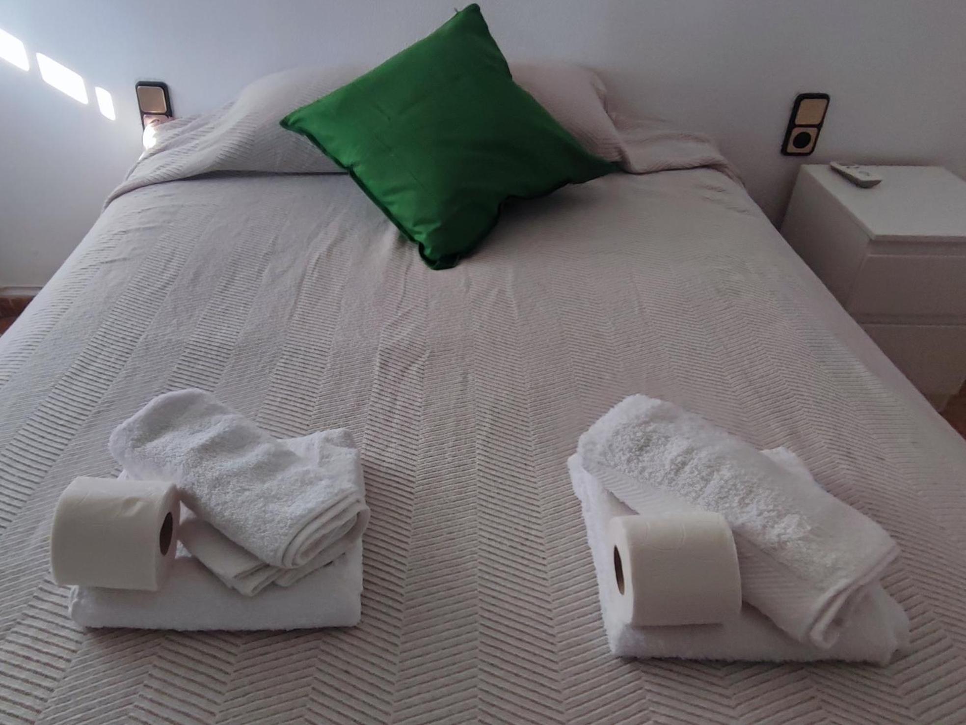 Oromana Loft Apartment อัลกาลา เด กัวไดรา ภายนอก รูปภาพ